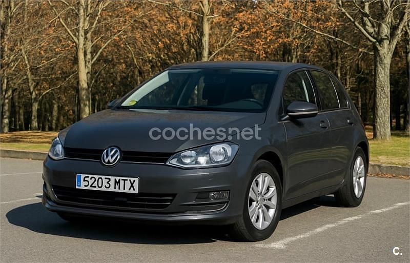 Usado VW Golf VII Advance 105 CV (77 kW) 2013 Gris / plata Berlina