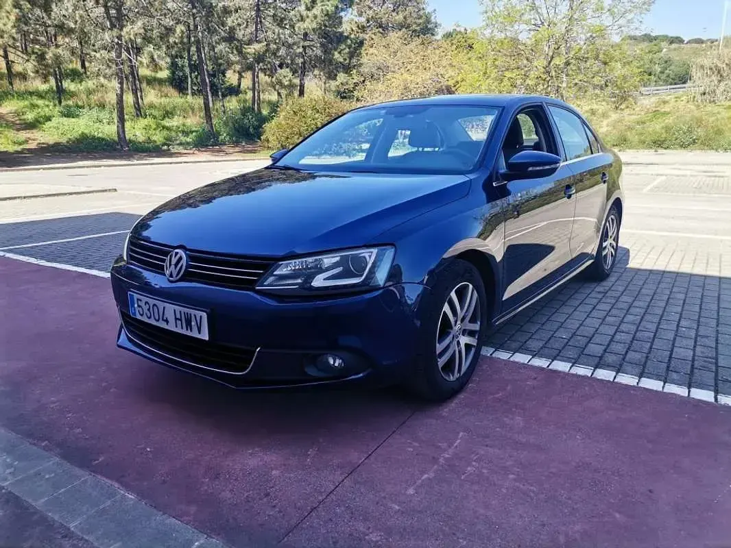 Usado VW Jetta Sport 105 CV (77 kW) 2014 Azul Berlina