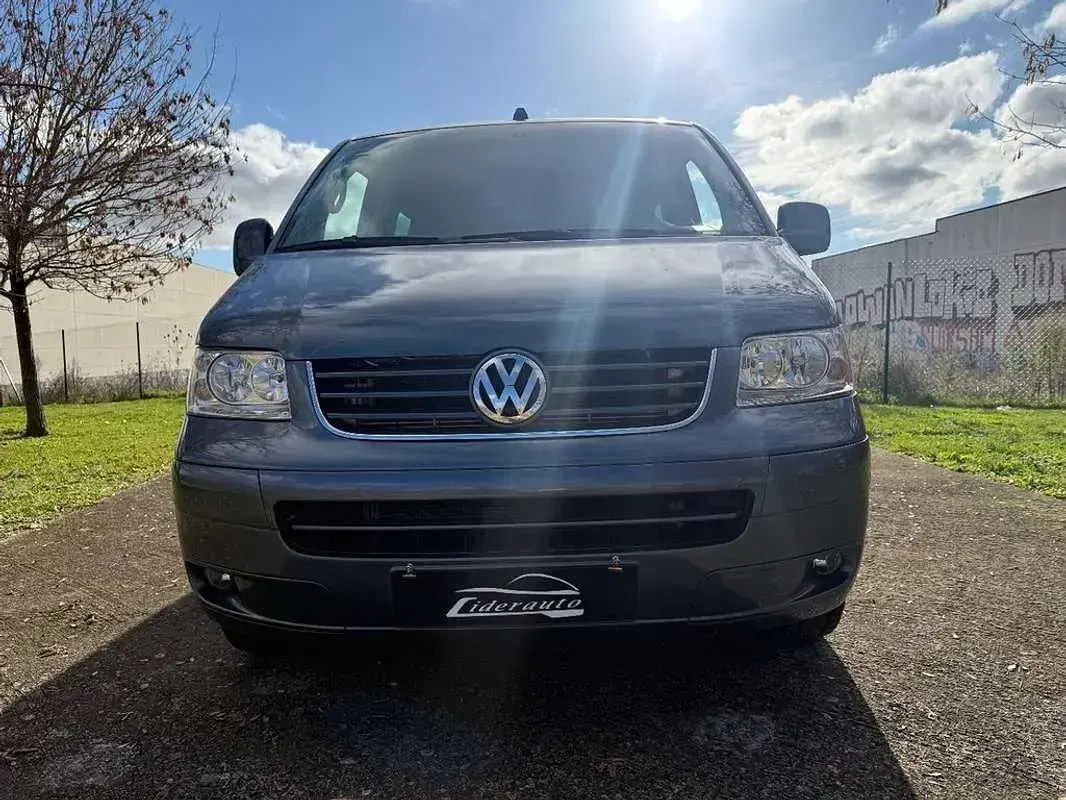 Usado VW Multivan Highline 174 CV (127 kW) 2006 Gris Monovolumen