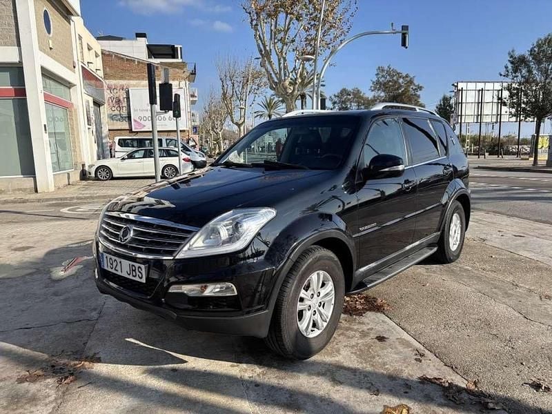 Negro Usado 2015 Ssangyong (KGM) Rexton Limited SUV | 9500 € (Precio justo) - Imagen 1/4