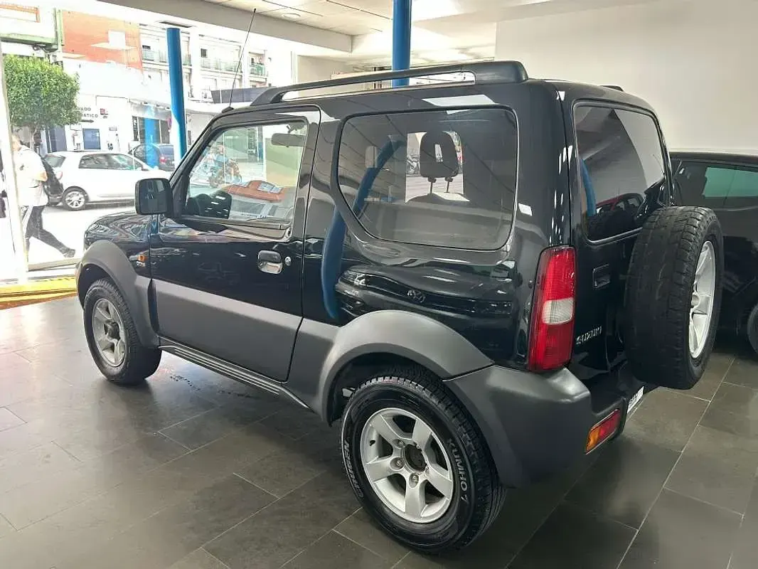 Usado Suzuki Jimny 86 CV (63 kW) 2007 Negro SUV