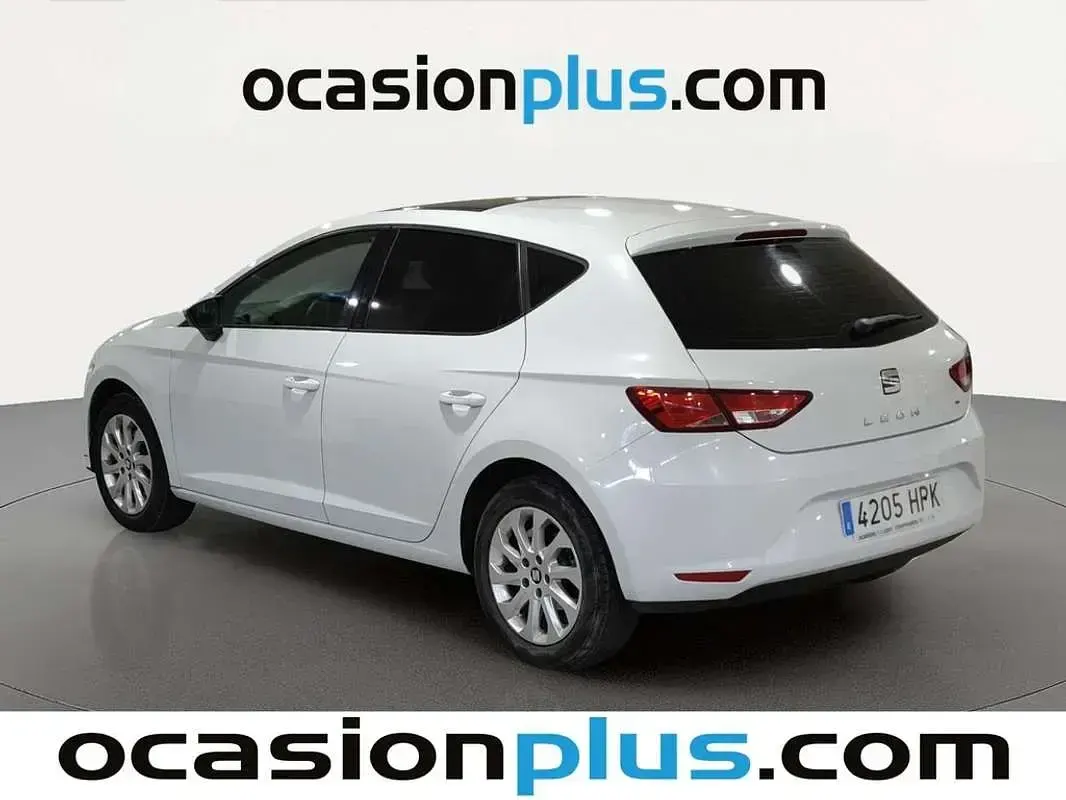Usado Seat Leon Style 122 CV (89 kW) 2013 Blanco Utilitario