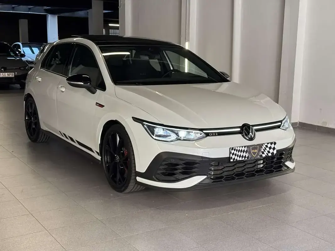 Usado VW Golf VIII GTI 300 CV (220 kW) 2023 Blanco Utilitario