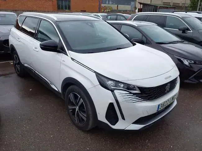 Käytetty Peugeot 5008 GT 130 HP (95 kW) 2022 Valkoinen Katumaasturi