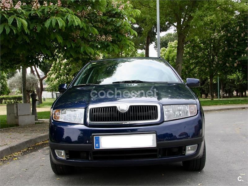 Usado Skoda Fabia Comfort 100 HP (73 kW) 2001 Preto Sedan