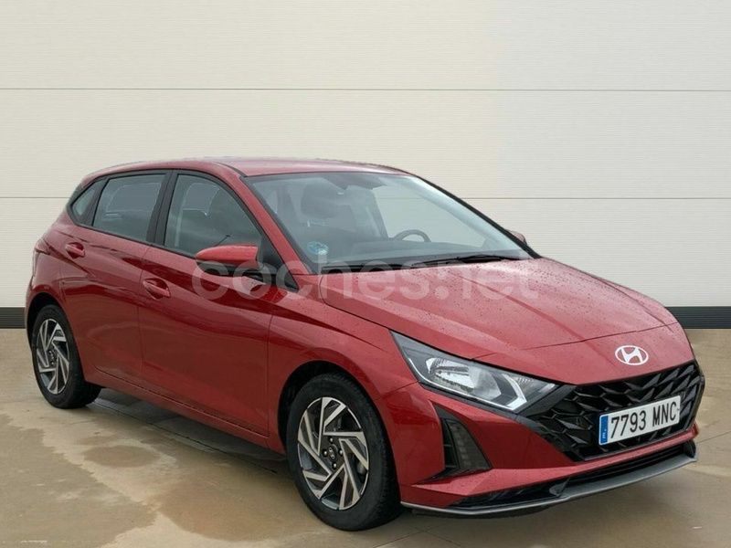 Rojo Usado 2024 Hyundai i20 Berlina | 16.490 € (Buen precio) - Imagen 1/4