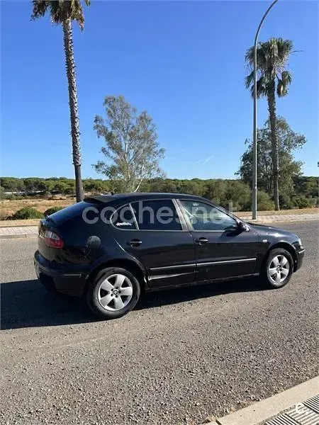 Usado Seat Leon Stella 105 CV (77 kW) 2005 Negro Utilitario