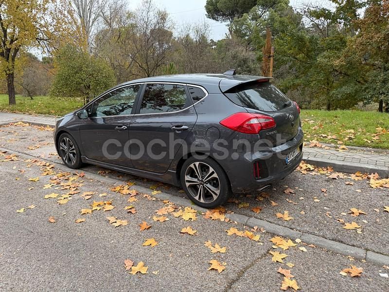 Usado Kia Ceed GT GT-Line 136 CV (100 kW) 2018 Gris / plata Berlina