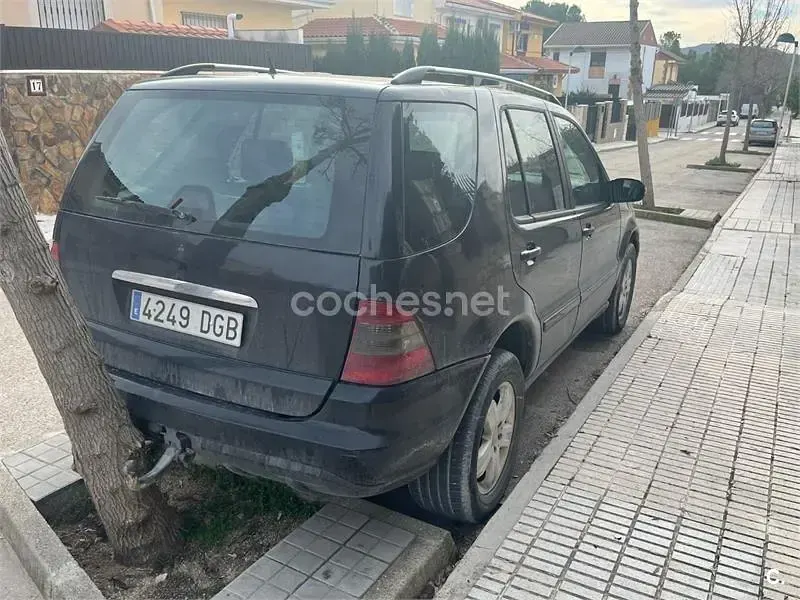 Usado Mercedes ML270 Edition 163 CV (119 kW) 2005 Negro SUV