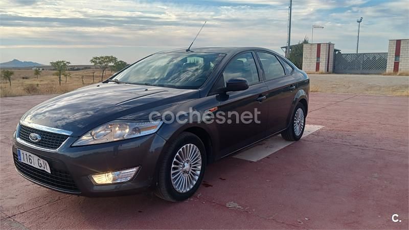 Gris / plata Usado 2008 Ford Mondeo Ambiente Berlina | 3200 € (Precio justo) - Imagen 1/4