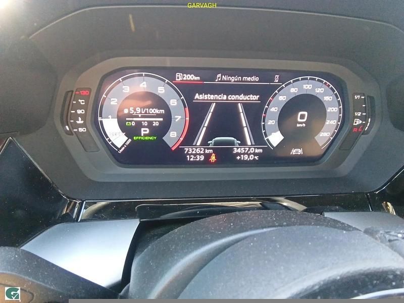Usado Audi A3 150 CV (110 kW) 2022 Gris/plata Berlina