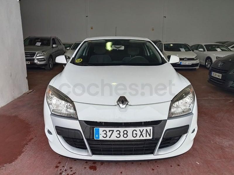 Usado Renault Mégane Dynamique 105 CV (77 kW) 2010 Blanco Berlina