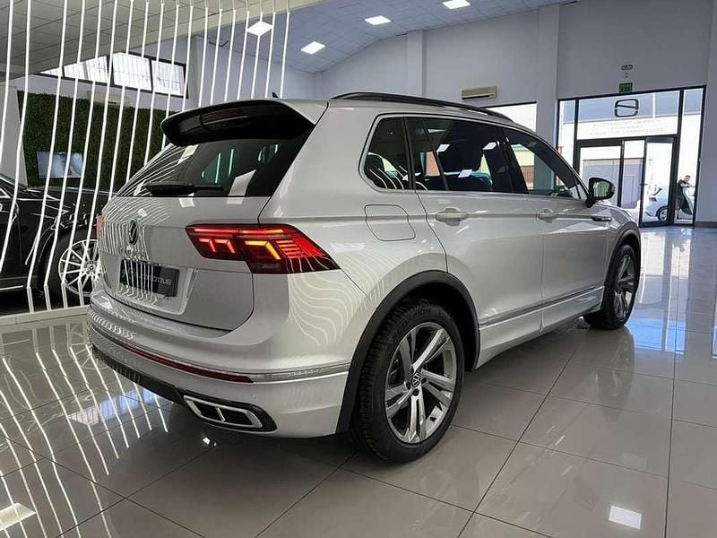Begagnad VW Tiguan R-line 150 HK (110 kW) 2023 Grå SUV