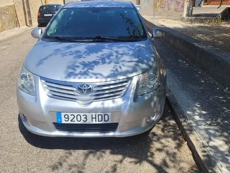 Usado Toyota Avensis Executive 150 CV (110 kW) 2011 Gris / plata Berlina