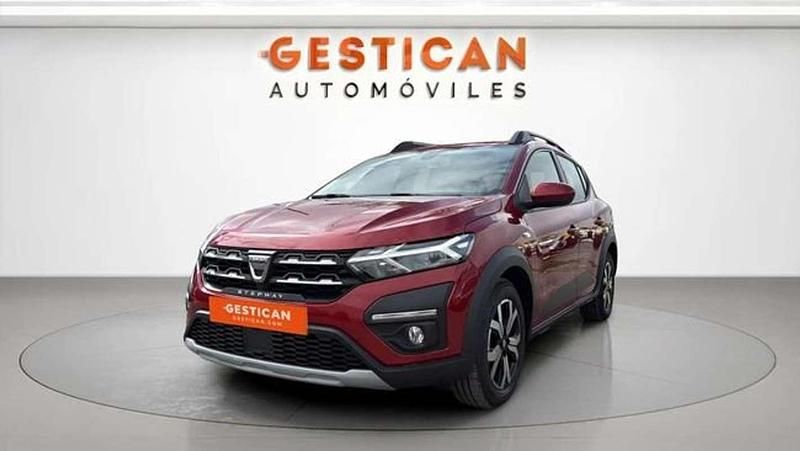 Usado Dacia Sandero Comfort 91 CV (66 kW) 2023 Rojo Utilitario