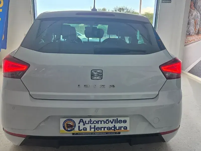 Usado Seat Ibiza XCELLENCE 110 CV (80 kW) 2021 Blanco Utilitario