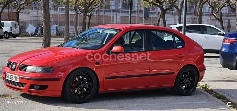 Rojo Usado 2000 Seat Leon Sport Berlina | 2750 € (Precio justo) - Imagen 1/4