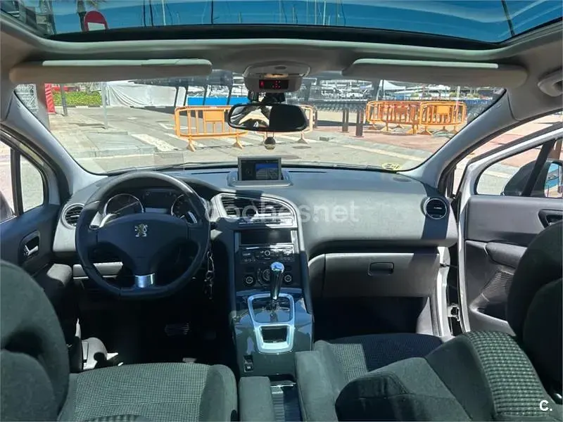 Usado Peugeot 5008 Allure 115 CV (84 kW) 2013 Blanco Monovolumen