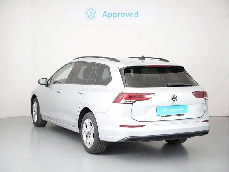 Usado VW Golf VIII Life 109 CV (80 kW) 2024 Gris Familiar