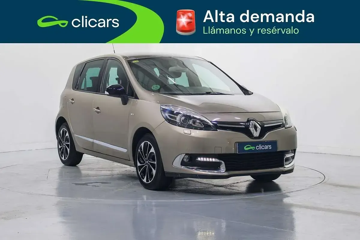 Usado Renault Scénic Bose Edition 132 CV (97 kW) 2015 Marrón Monovolumen