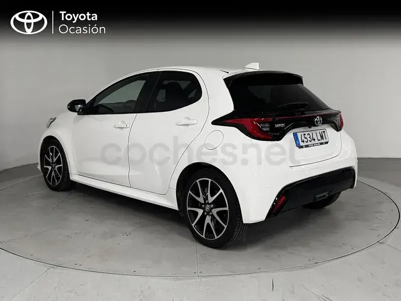 Usado Toyota Yaris Hybrid Style 116 CV (85 kW) 2021 Blanco Berlina