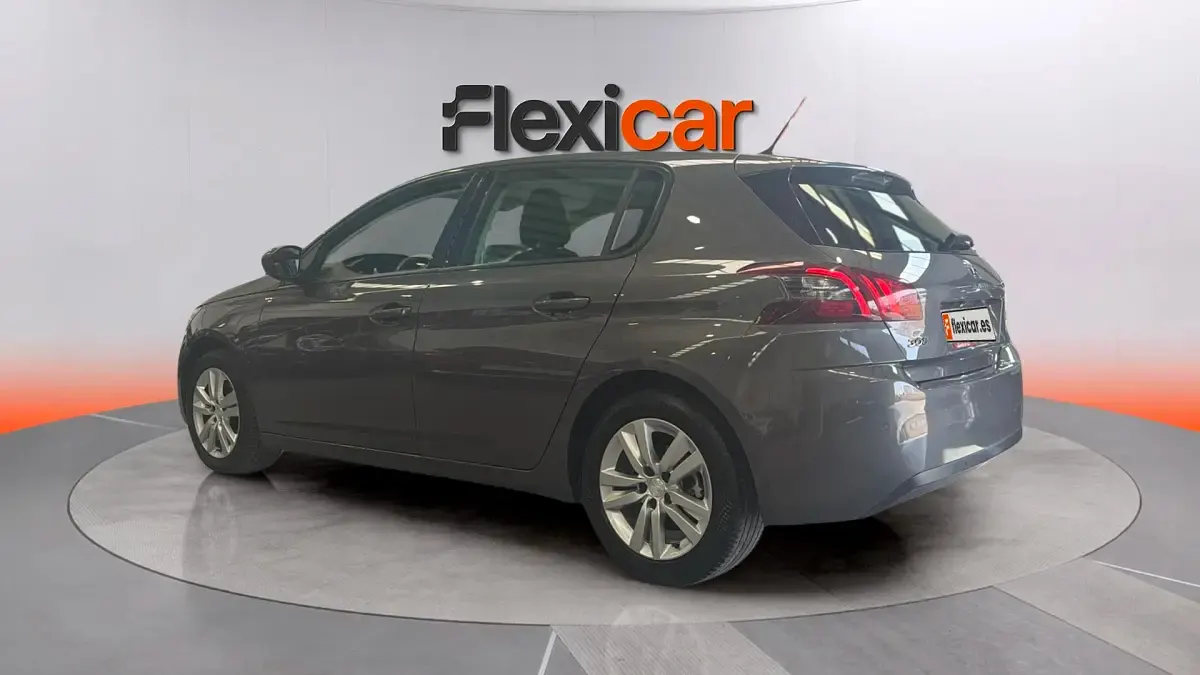 Usado Peugeot 308 Allure 131 CV (96 kW) 2021 Gris Berlina