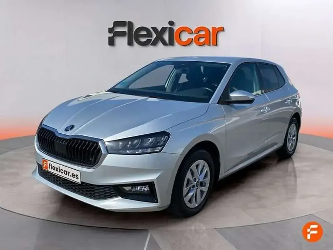 Usado Skoda Fabia Selection 95 CV (69 kW) 2025 Gris Utilitario