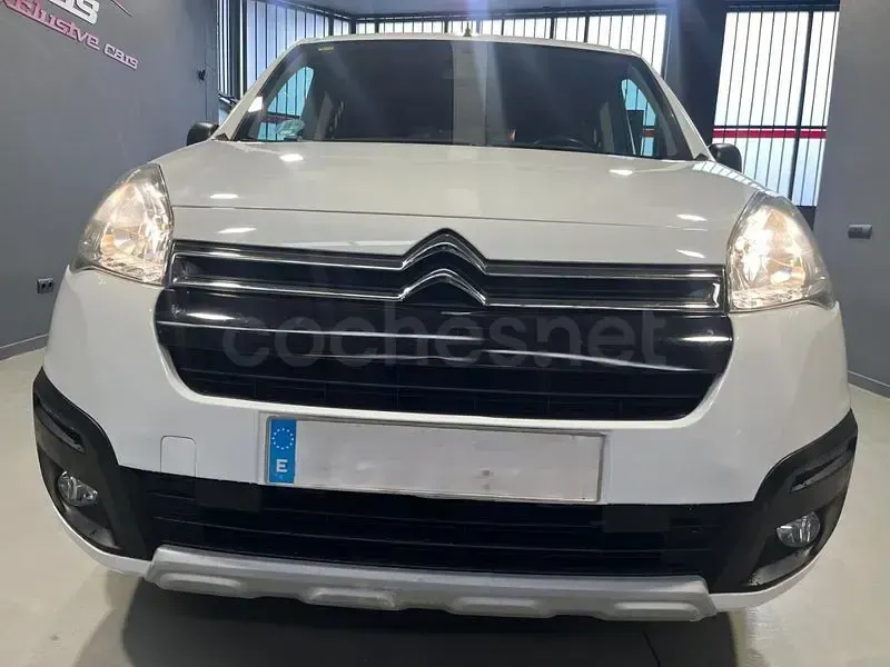 Usado Citroën Berlingo Feel 110 CV (80 kW) 2016 Blanco Monovolumen