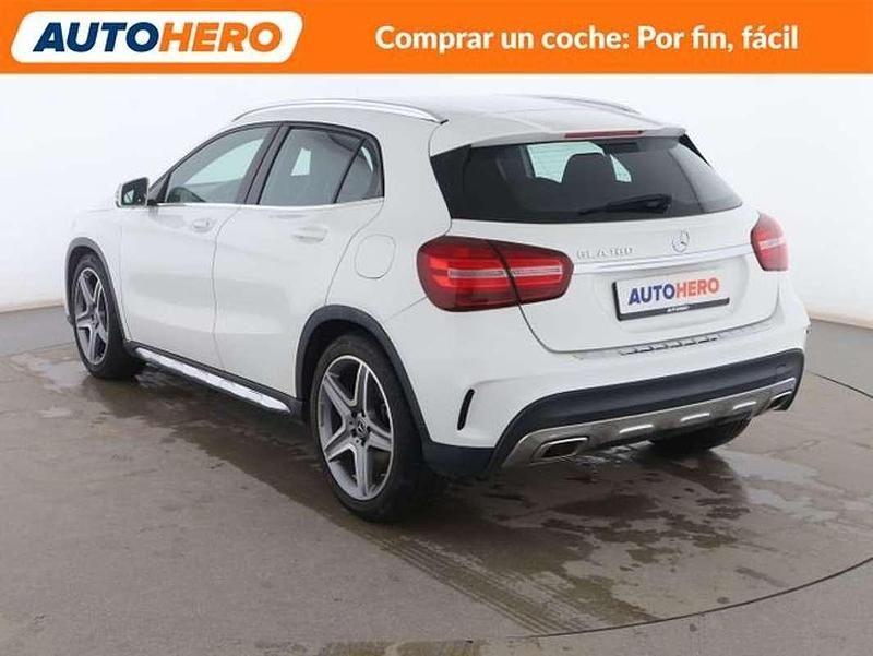 Usado Mercedes GLA180 AMG line 122 CV (89 kW) 2019 Blanco SUV