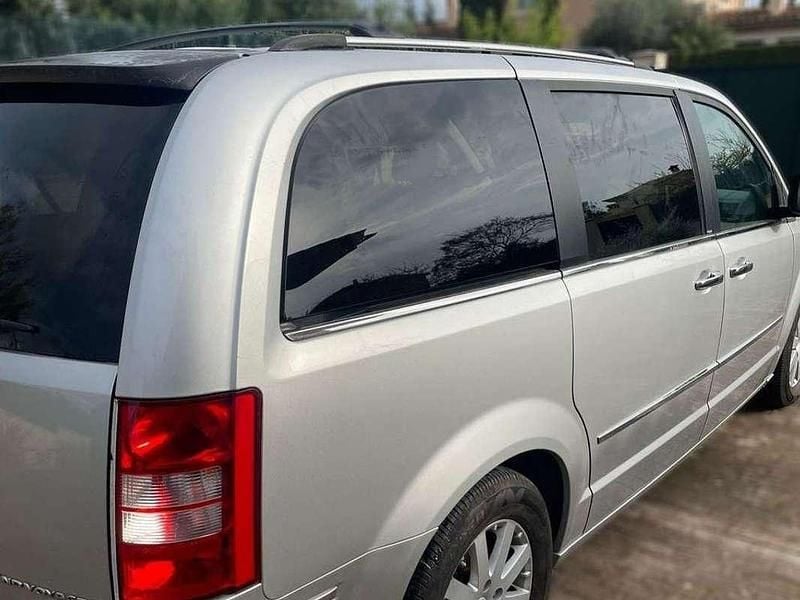 Usado Chrysler Voyager Limited 163 CV (119 kW) 2008 Azul Monovolumen