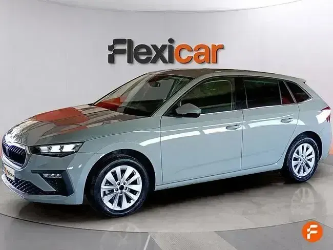 Usado Skoda Scala Selection 115 CV (84 kW) 2024 Gris Utilitario