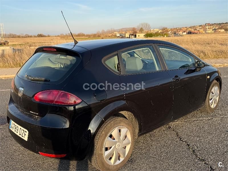 Usado Seat Leon Reference 105 CV (77 kW) 2006 Negro Utilitario