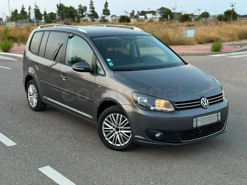 Usado VW Touran Sport 140 CV (102 kW) 2014 Gris / plata Monovolumen