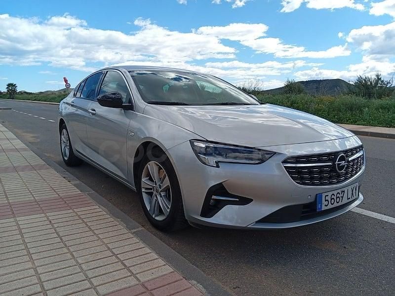 Usado Opel Insignia Business 170 CV (125 kW) 2022 Gris / plata Berlina