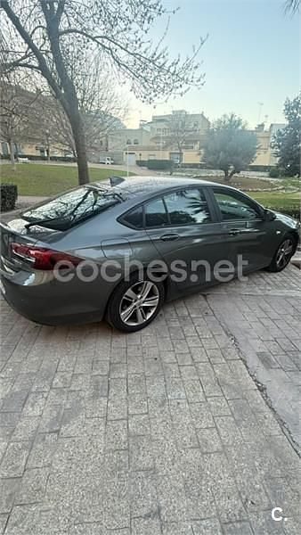 Usado Opel Insignia Business 136 CV (100 kW) 2017 Gris / plata Berlina