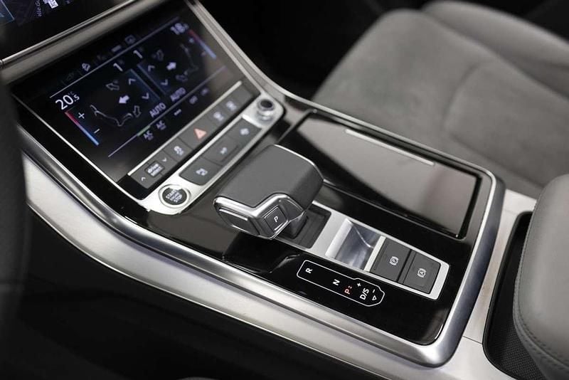 Usado Audi Q8 S-line plus 381 CV (280 kW) 2023 Rojo SUV