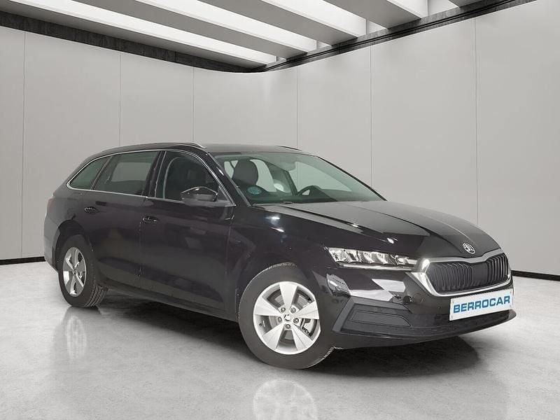 Negro Usado 2022 Skoda Octavia Ambition Familiar | 22.990 € (Precio justo) - Imagen 1/4