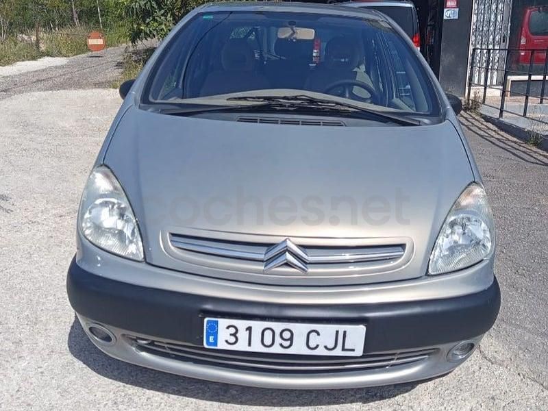 Usado Citroën Xsara Picasso 90 CV (66 kW) 2004 Beige Monovolumen
