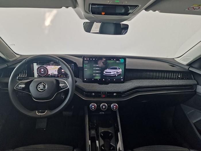 Usado Skoda Superb Selection 150 CV (110 kW) 2024 Gris / plateado Berlina