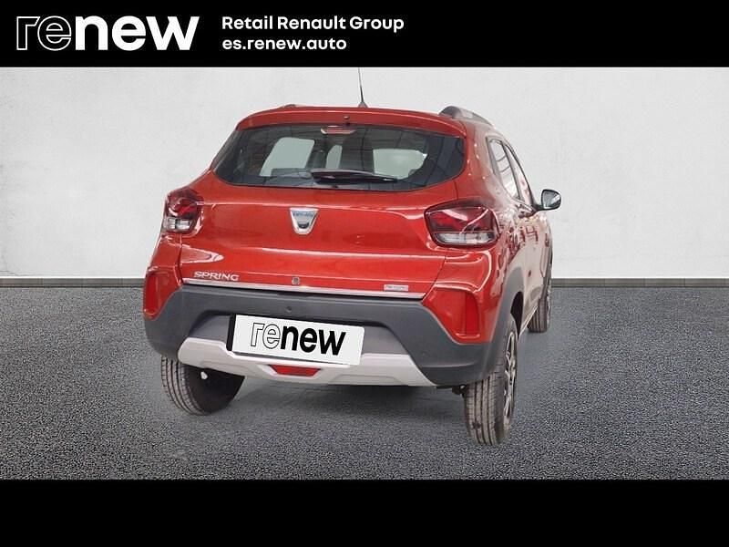 Usado Dacia Spring Comfort Plus 33 kW (45 CV) 2023 Rojo Utilitario