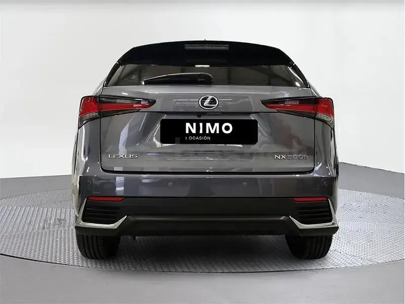 Usado Lexus NX300h Business Edition 197 CV (144 kW) 2020 Gris / plata SUV