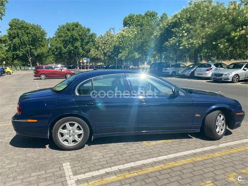 Usado Jaguar S-Type 238 CV (175 kW) 2002 Azul Berlina