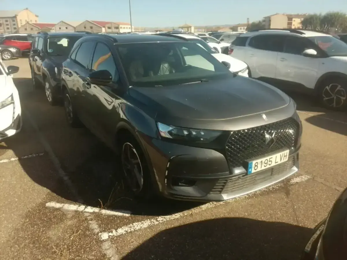 Usado DS Automobiles DS7 Crossback 225 CV (165 kW) 2022 Gris / plata SUV