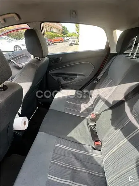 Usado Ford Fiesta Trend 82 CV (60 kW) 2009 Granate Berlina