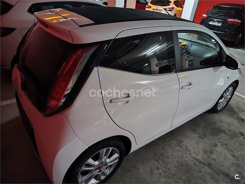 Usado Toyota Aygo X-wave 69 CV (50 kW) 2017 Blanco Utilitario