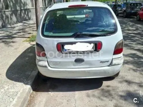 Usado Renault Scénic Authentique 120 CV (88 kW) 2003 Blanco Monovolumen