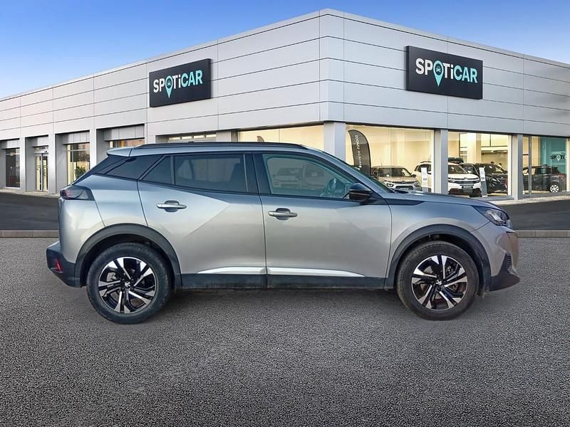 Usado Peugeot 2008 Allure 131 CV (96 kW) 2022 Gris / plata SUV