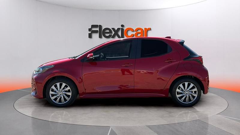 Usado Toyota Yaris Hybrid Business Edition 116 CV (85 kW) 2022 Granate Berlina