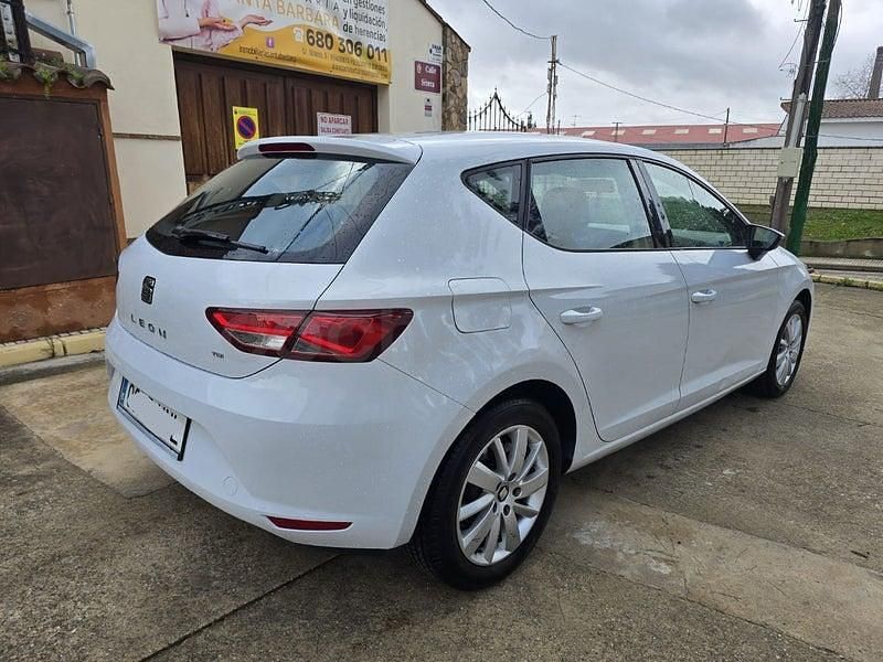 Usado Seat Leon Reference 105 CV (77 kW) 2013 Blanco Berlina