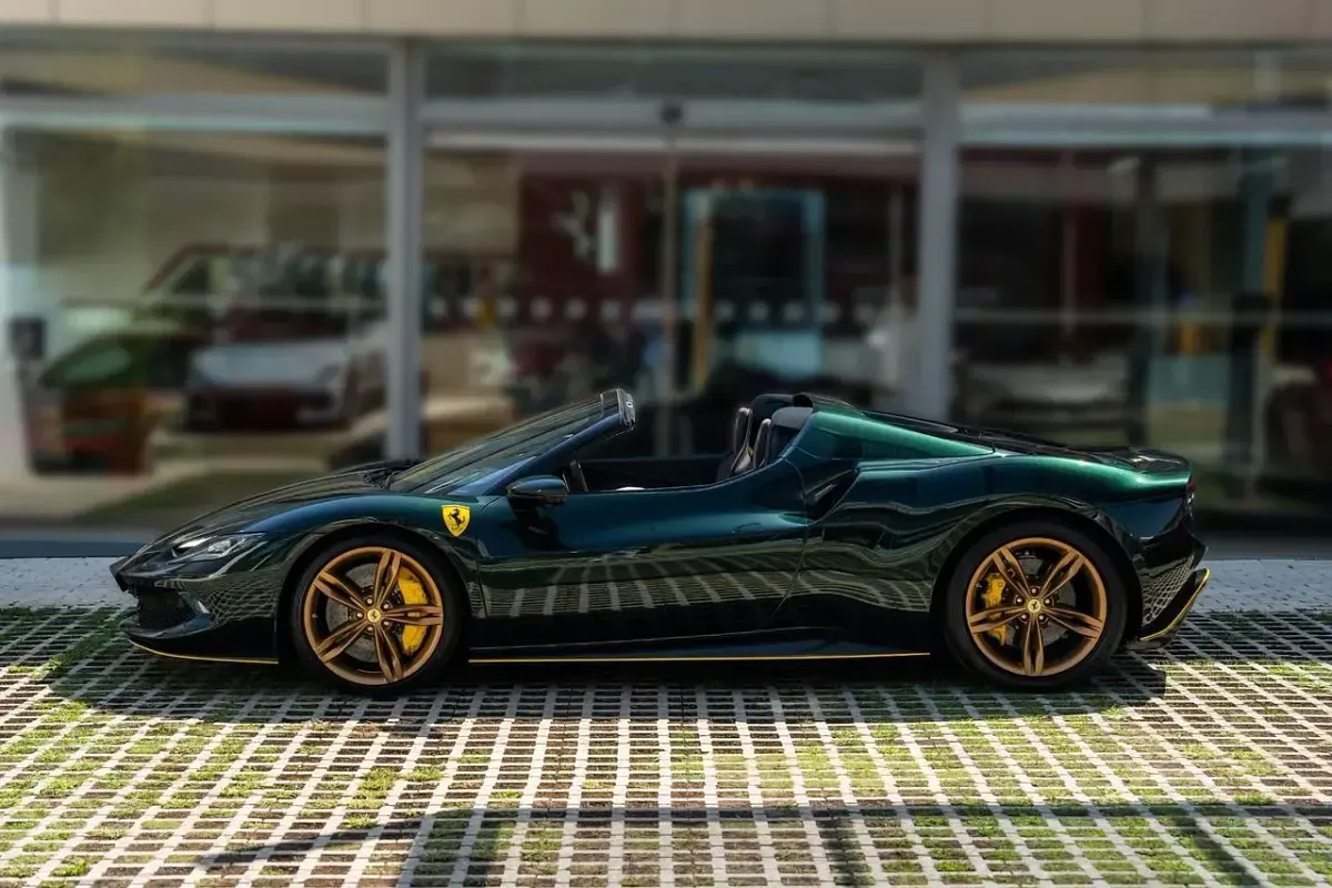 Usado Ferrari 296 830 CV (610 kW) 2025 Verde metalizado Descapotable